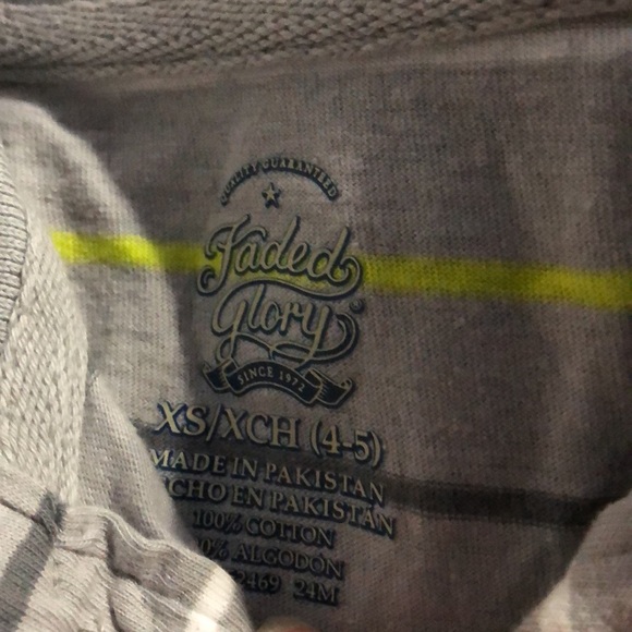 4 Shirt Bundle🤑 - Picture 4 of 8